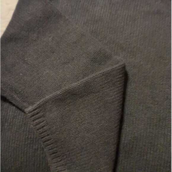 GAP CASHSOFT CHUNKY V-NECK SWEATER IN BLACK SIZE MEDIUM BNWT NEVER WORN - Picture 5 of 8